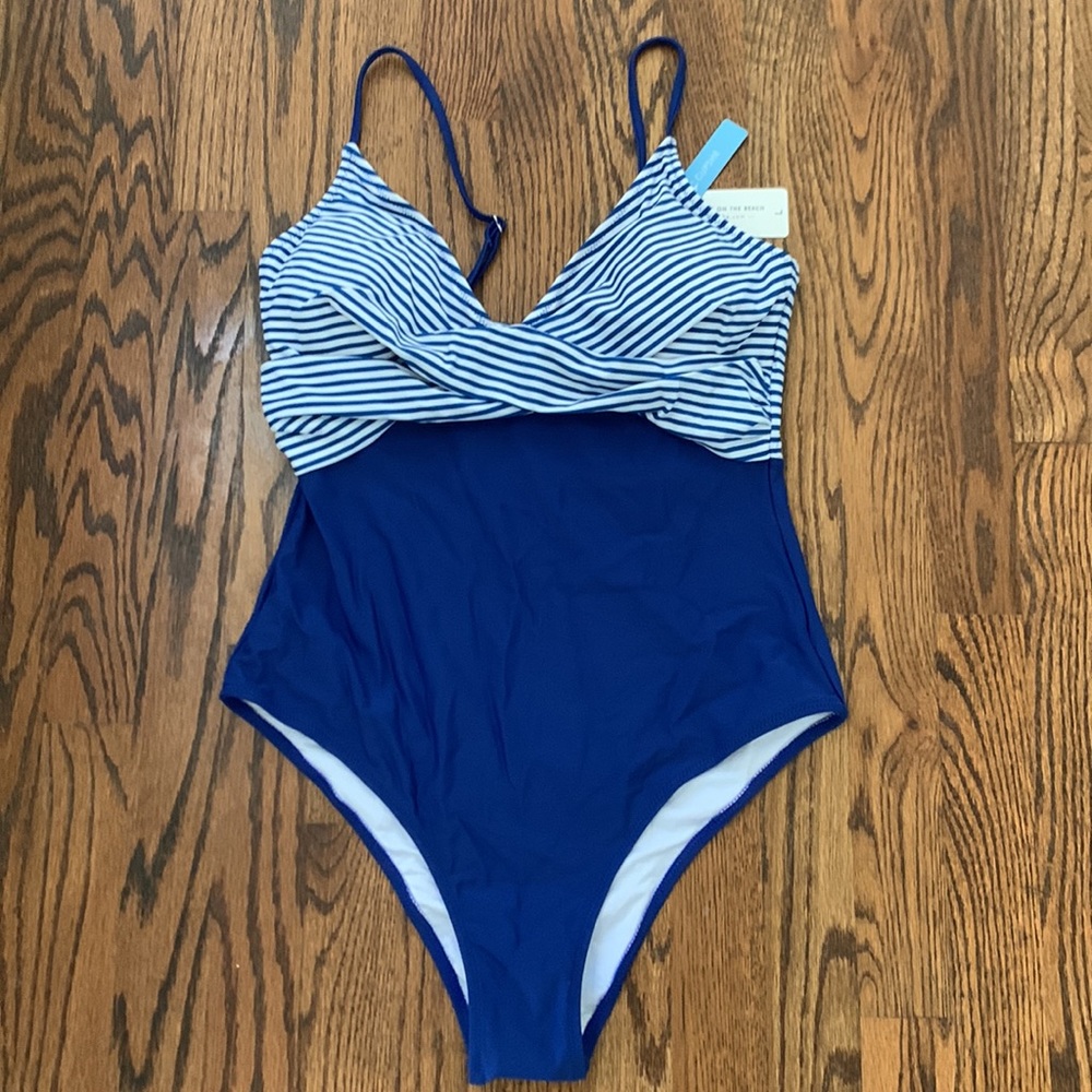 Cupshe size large one piece bathing suit - new with tags and still in bag